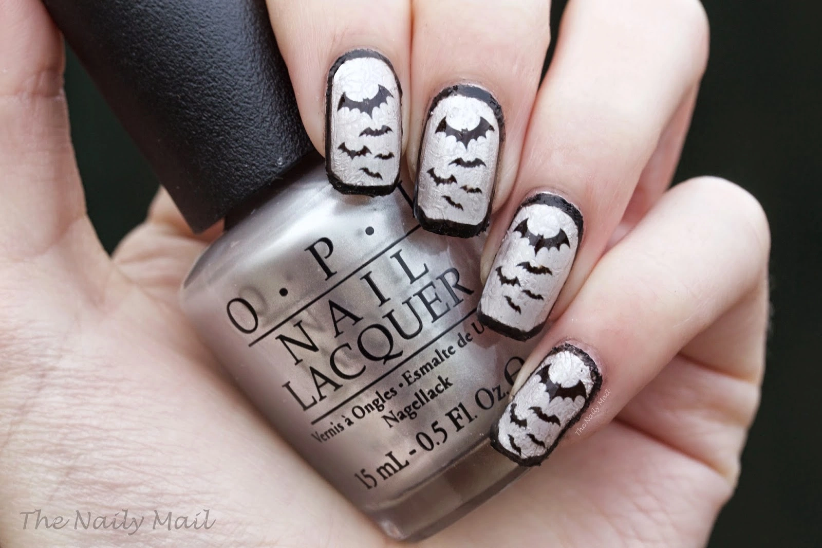 24 Stunning Bat Silhouette Nail Art – Midnight Echo