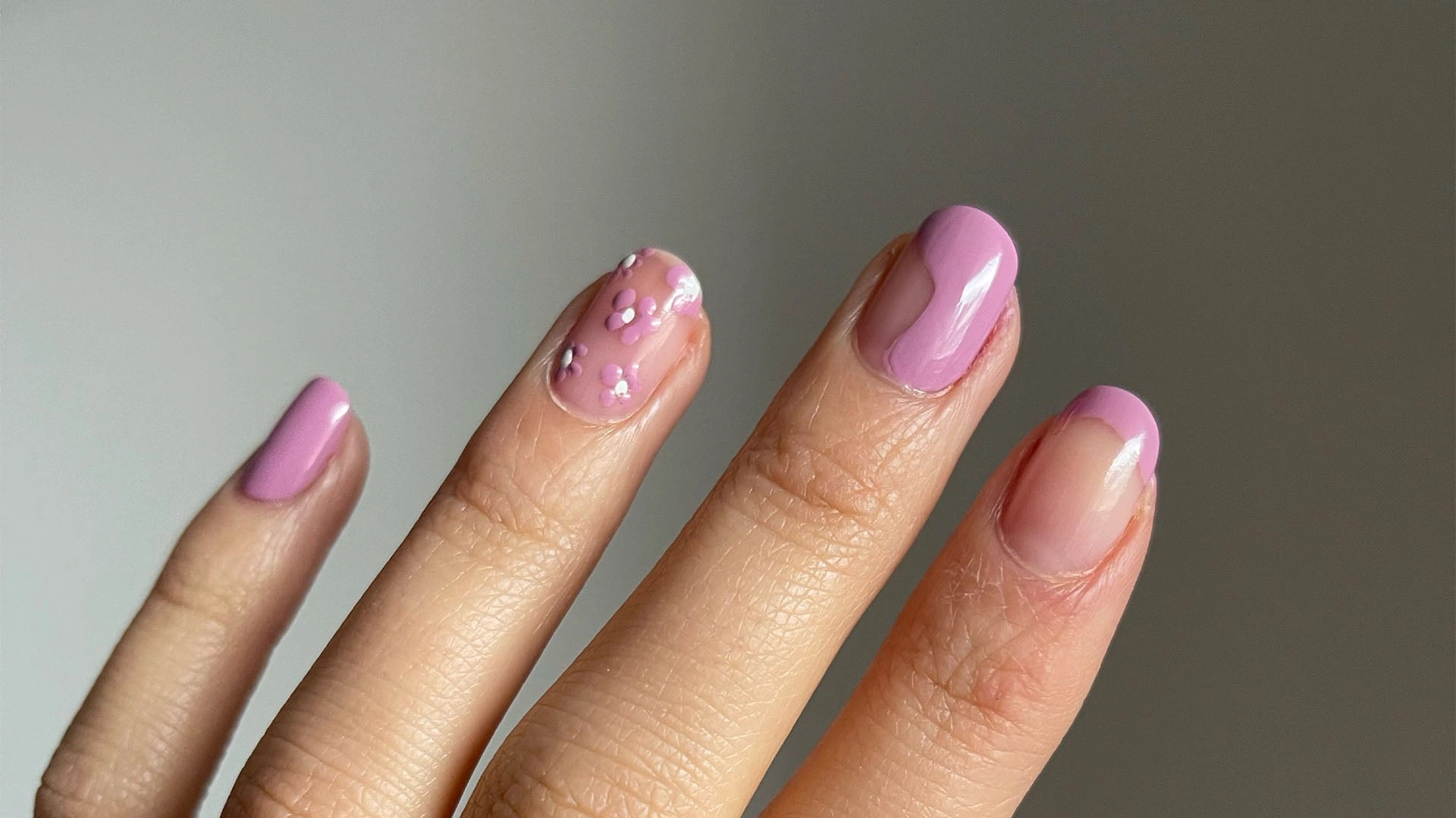 57 Radiant Bold Floral Summer Nail Artwork Trend