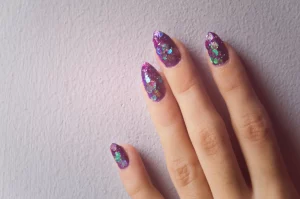 31 Glamorous Cute Acrylic Holographic Nail Art 2025
