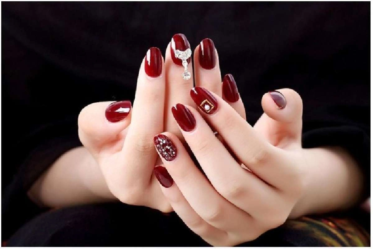 26 Elegant Nail Art Maroon Mewah Spectacular Night