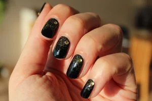 41 Sparkling New Years Nail Designs 2025