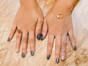 38 Single Finger Nail Design: Bold & Minimalist