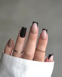 31 Bold 2025 Black Abstract Nail Art Modern Chic