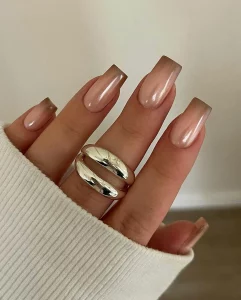 2025 Minimalist Gold Nail Trend: Elegant Simplicity