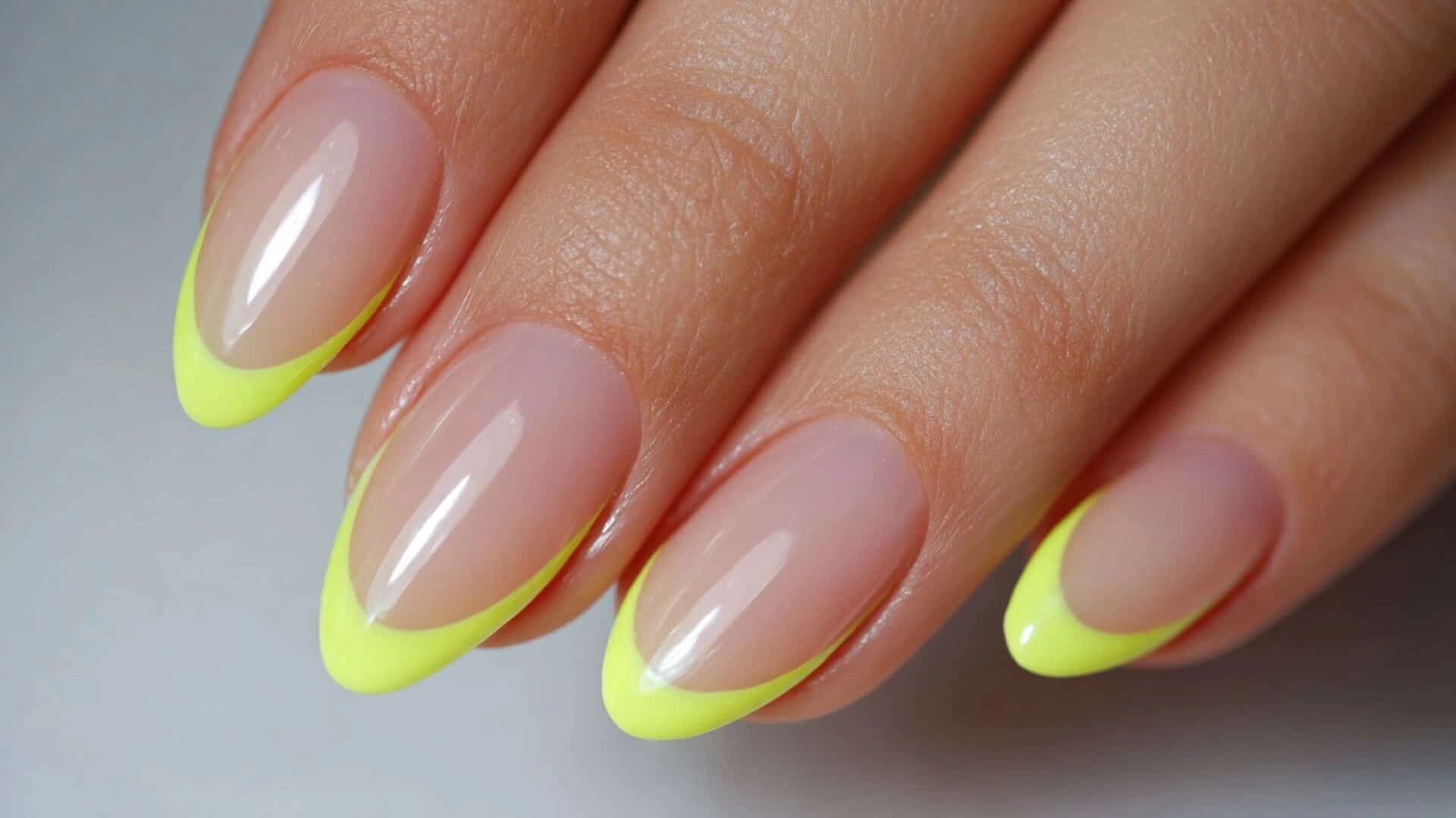 2025 Rainbow Gradient Nail Art