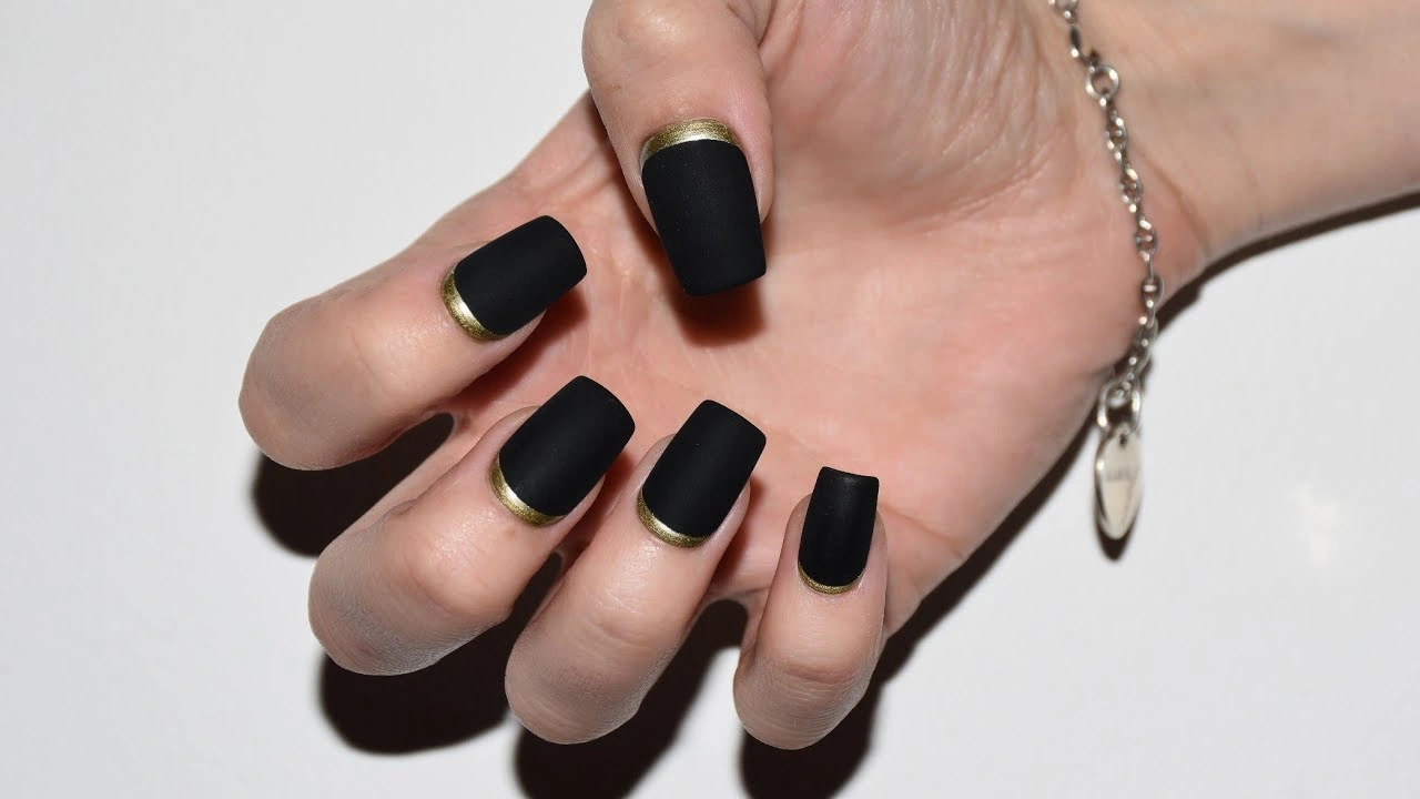 Black Matte Nail Trend 2025
