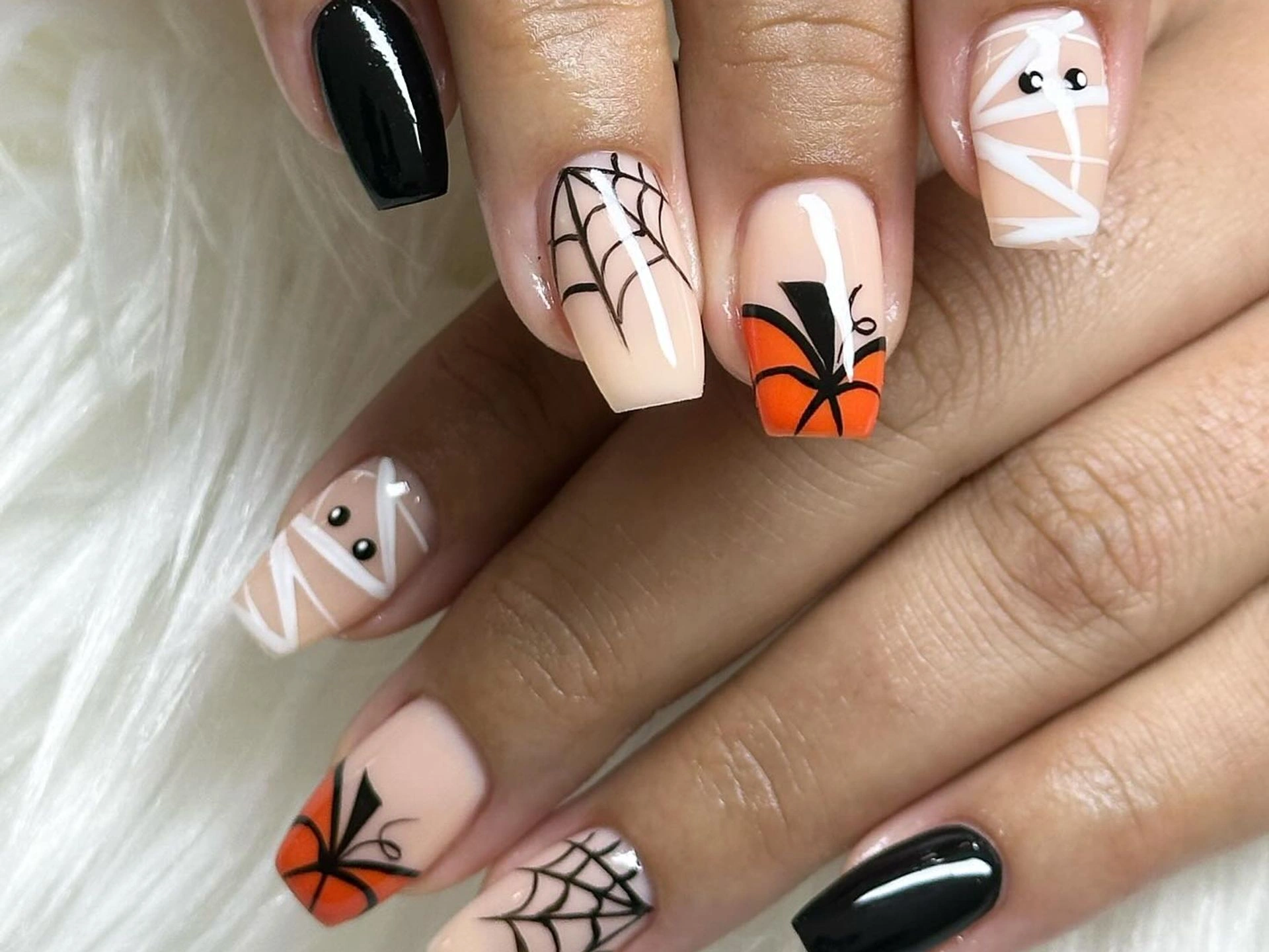 Black Nail Art Design Ideas