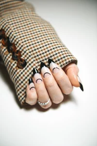 22 Black Nail Art Minimalist Geometrical