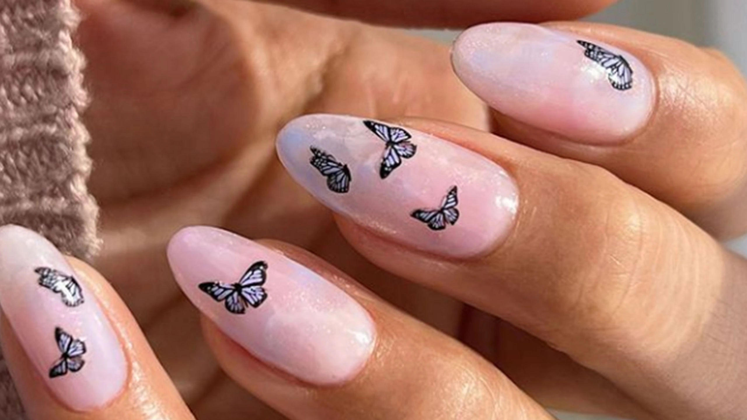 30 Gorgeous Butterfly Nail Art 2025 Trend: Fly Chic