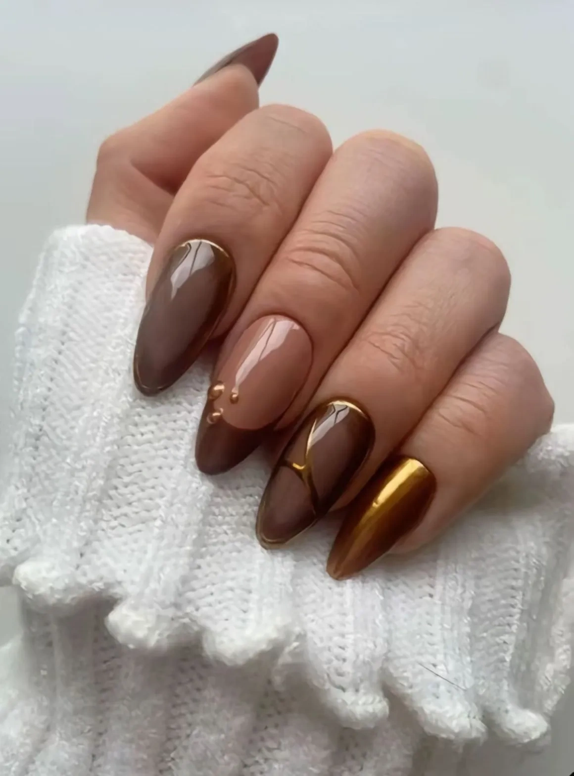 22 Evergreen Chic Walnut Almond Nail Design 2025 Trend
