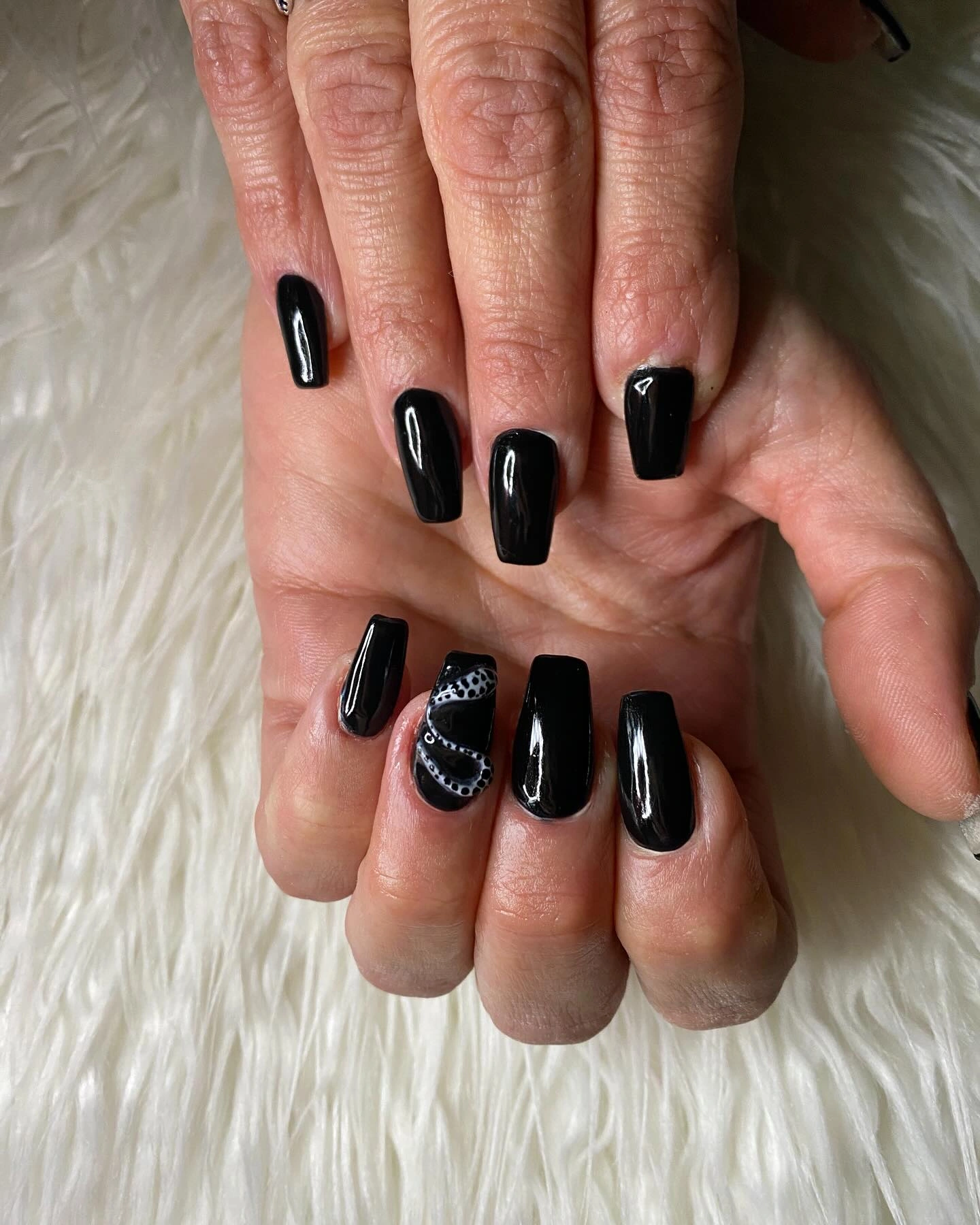 29 Elegant Coffin Black Nails 2025 Trend Unveiled