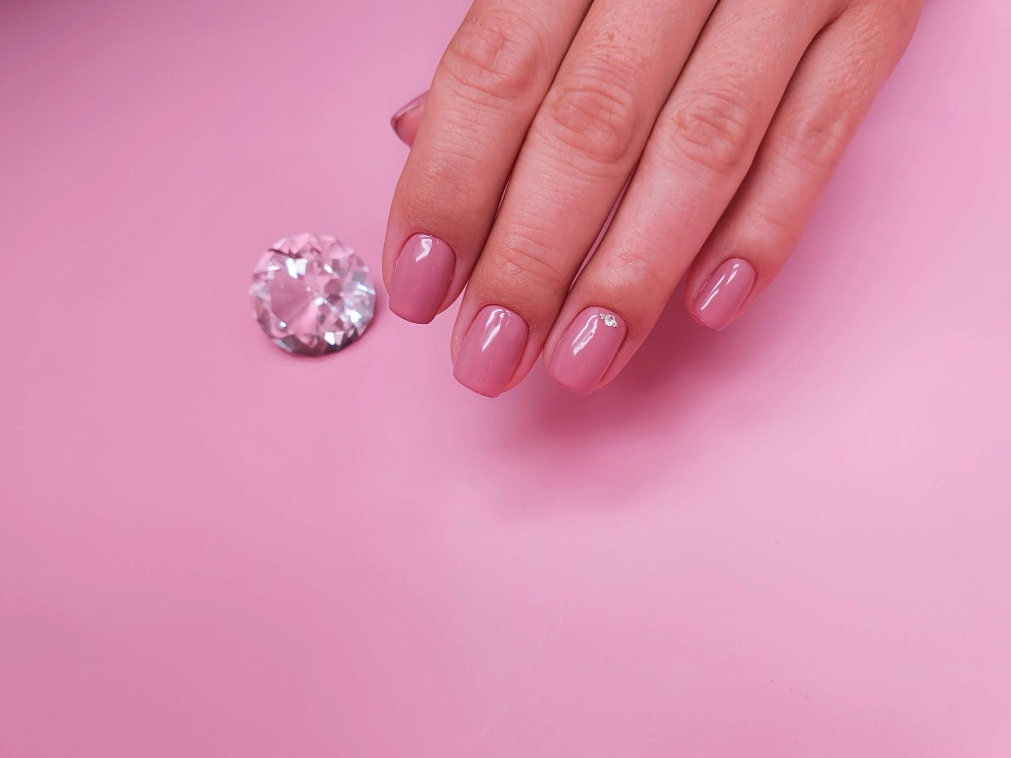 25 Gorgeous Elegant Nude Nail Art Set: Timeless Charm