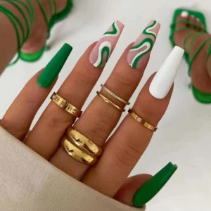 28 Elegant Emerald Green Nail Art Delights