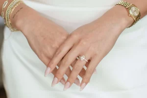 30 Elegant Engagement Nails Featuring Love Emojis Trend