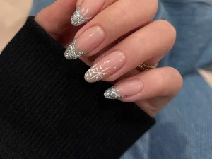 25 Timeless Frosted Winter Nails With Glitter