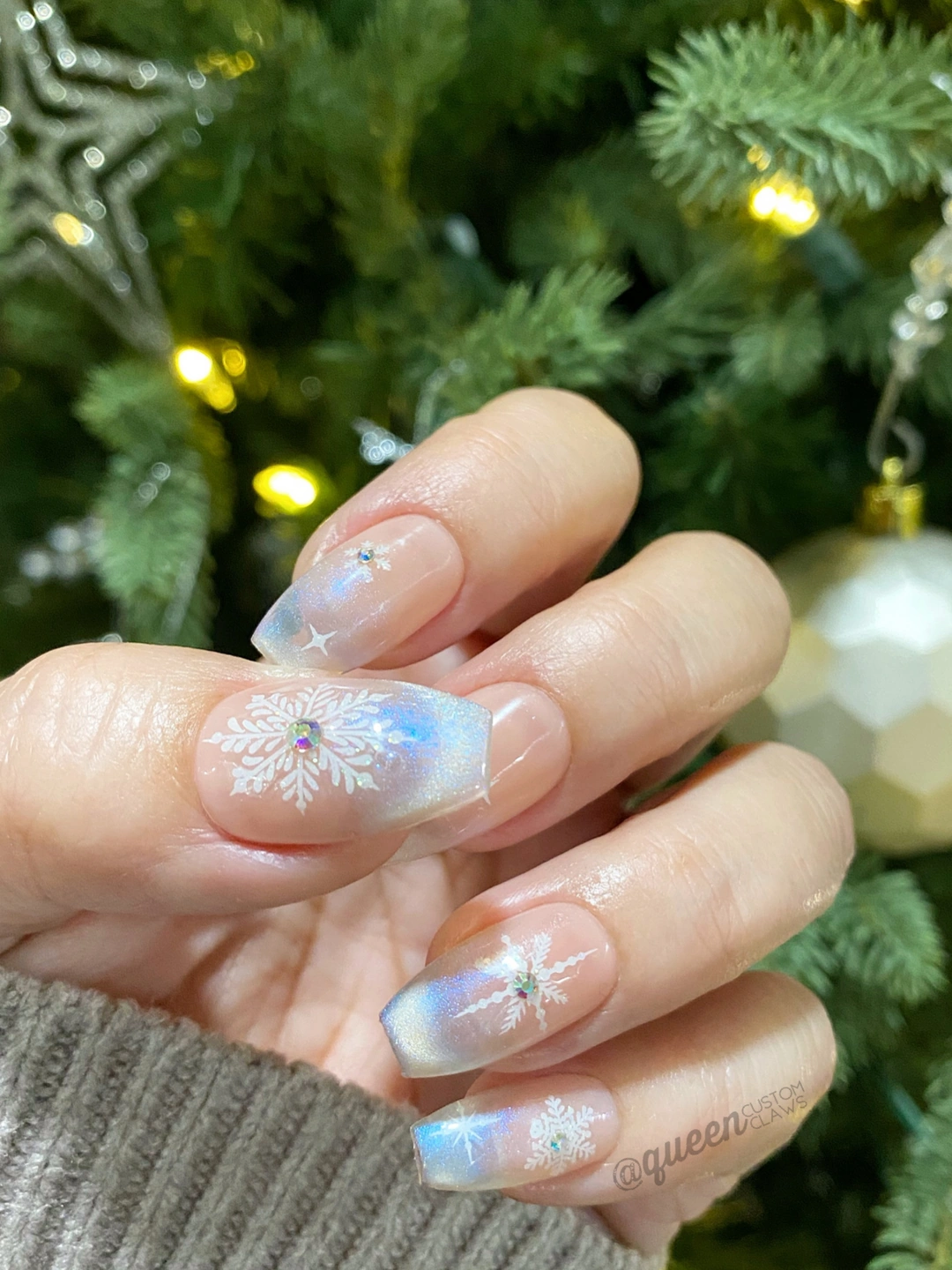 24 Sparkling Frosty Snowflake Nail Design Winter Wonder
