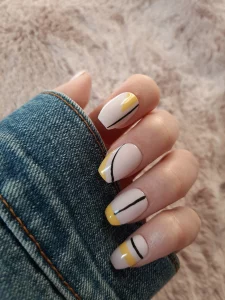 18 Geometric Motif Nail Design Inspiration – Chic Covers