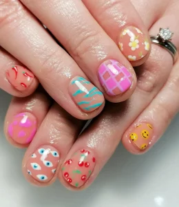 19 Chic Geometric Short Nail Design Ideas