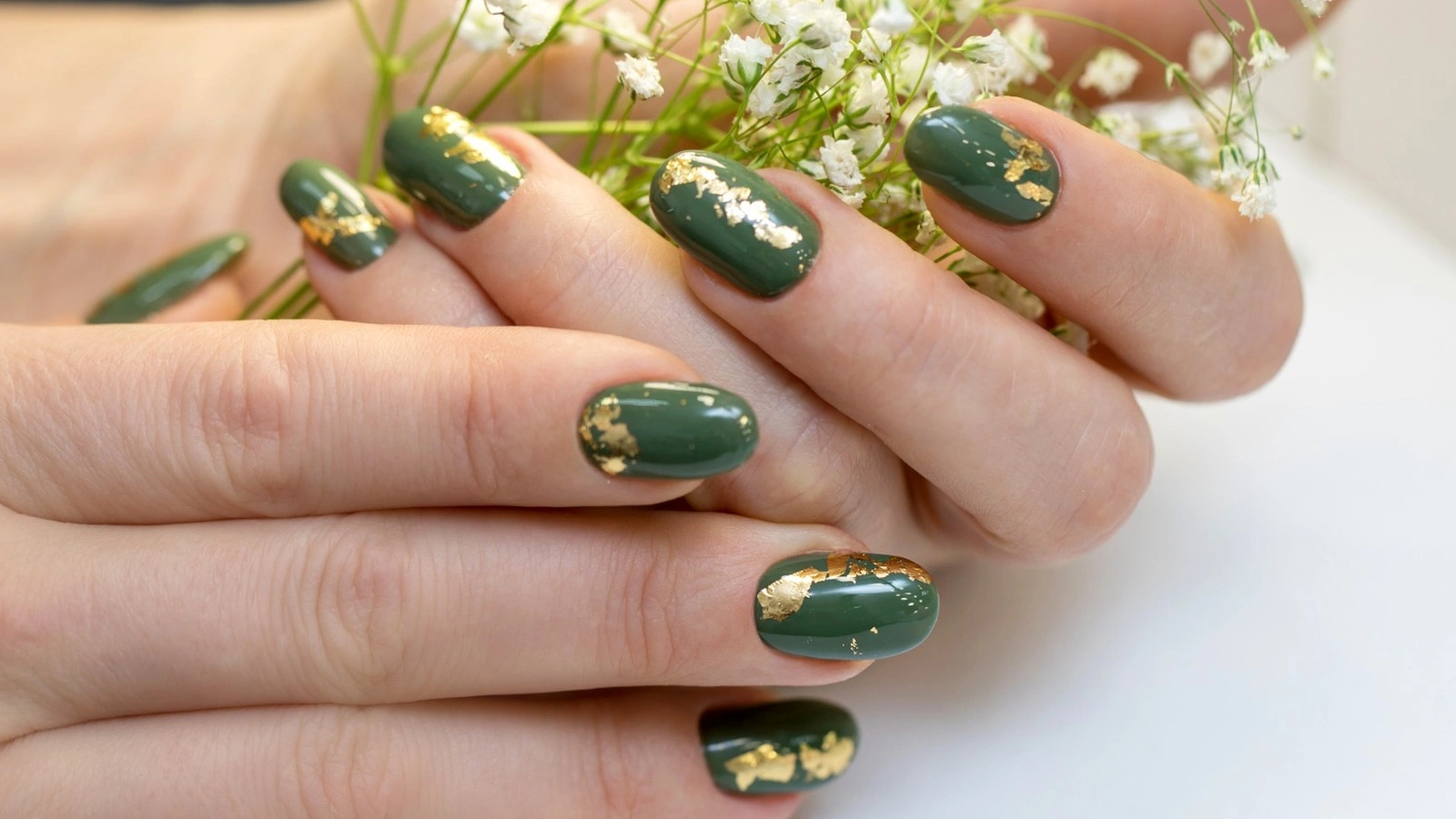 23 Elegant Glow Gold Leaf 3D Nail Art Captivates You
