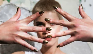 25 Gold Leaf Summer Short Nails Glimmer