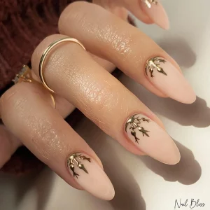 19 Elegant Gold Snowflake Pattened Winter Nail Charm