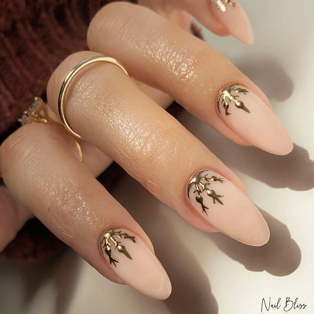 19 Sleek Gold Snowflake Winter Nail Sparkle Bright