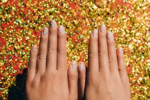 29 Golden Confetti New Years Nails Celebration