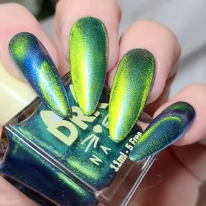 15 Stunning Holographic 2025 Nail Designs