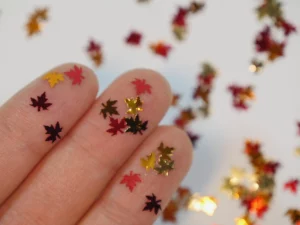 13 Sleek Maple Leaf Nail Design Collection For Autumn