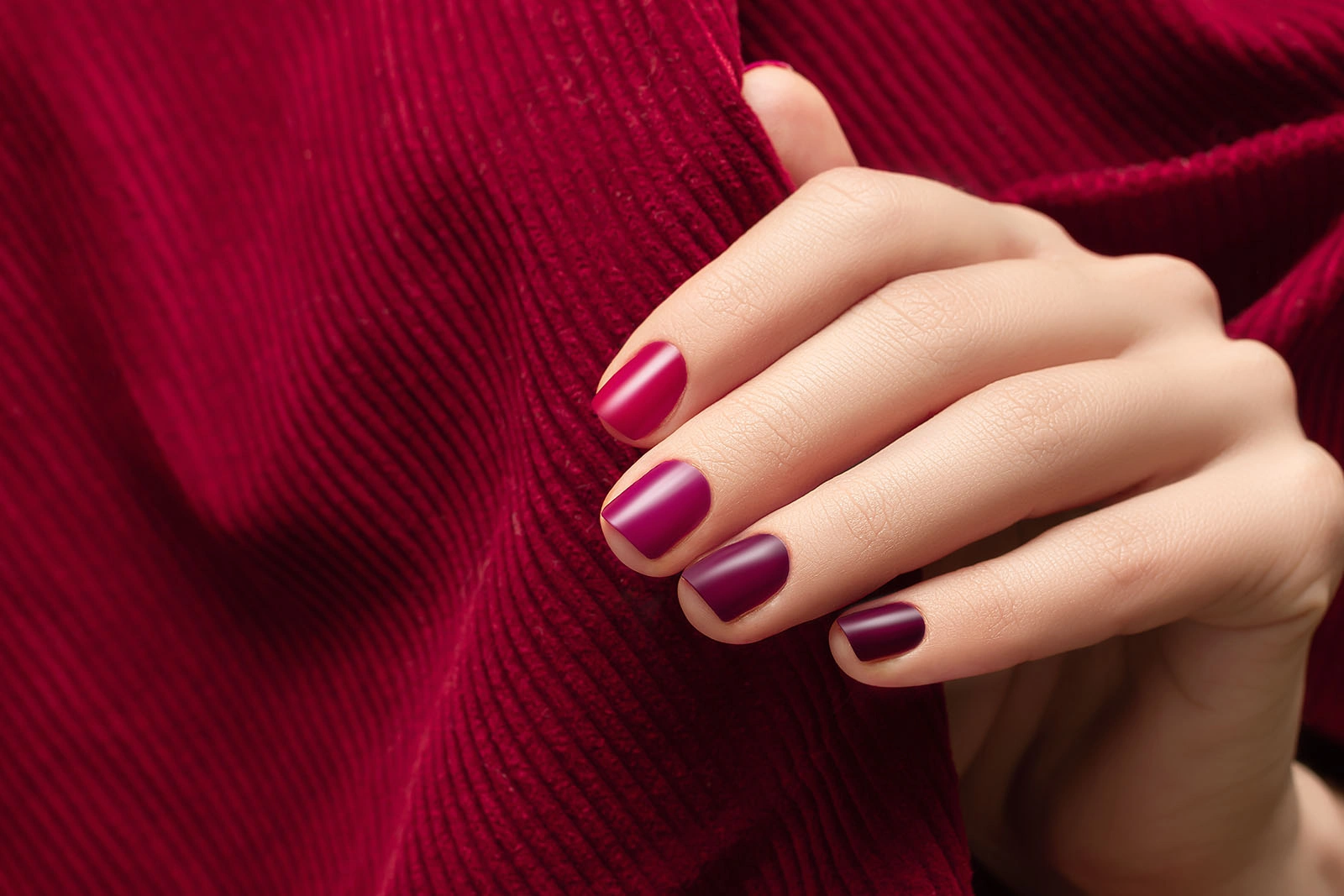 27 Maroon Gradient Nail Art 2025 Trend: Autumn Chic