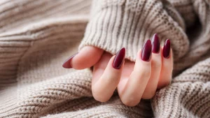 32 A Chic Maroon Minimalist Nail Design Guide