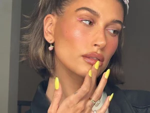 29 Minimalist Classy Almond Nail Looks
