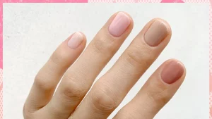 18 Minimalist Metallic Gradient Nail: Refined Polish