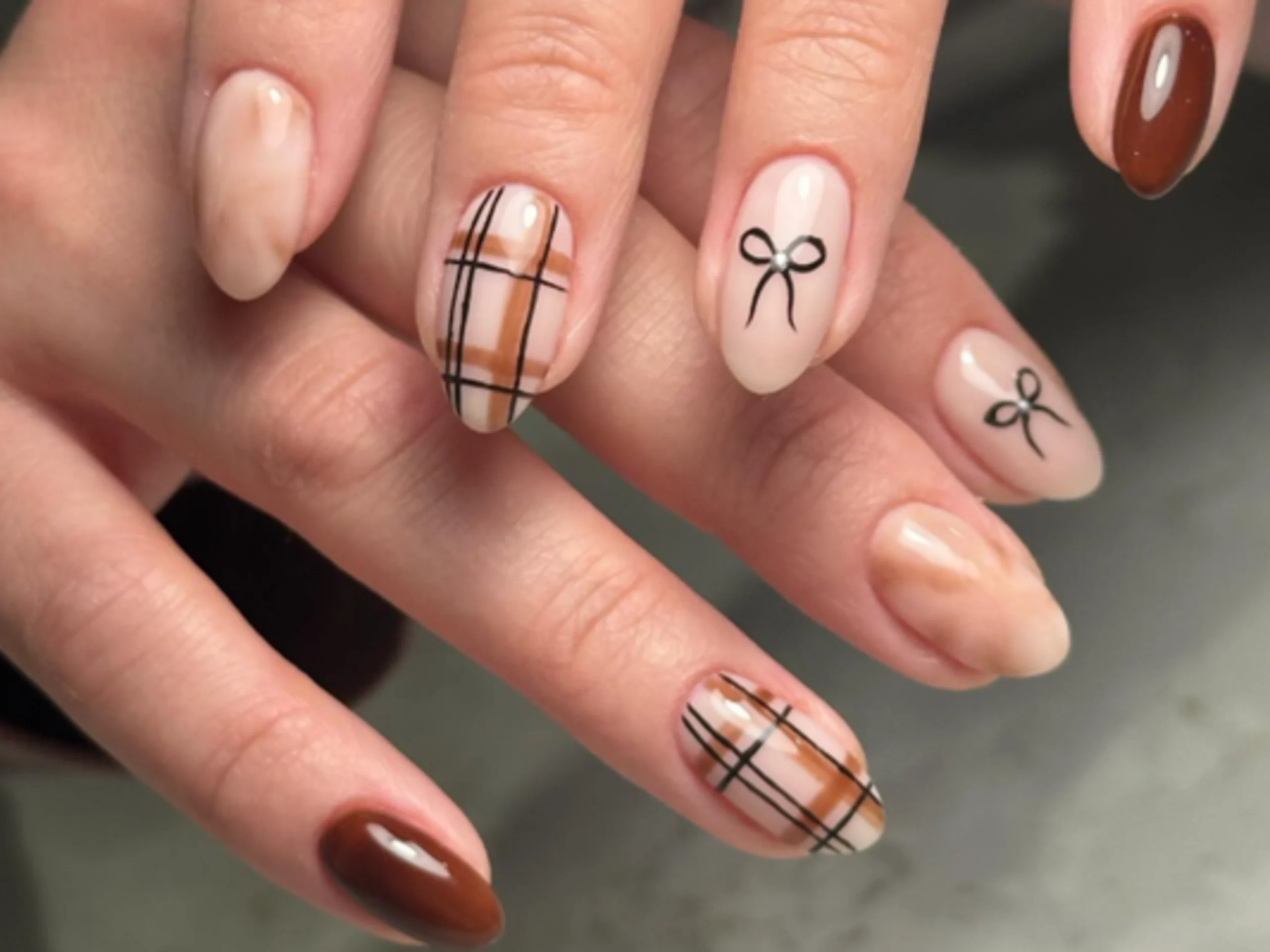 48 Elegant Red Pearl Accents Nail Design – Shine On