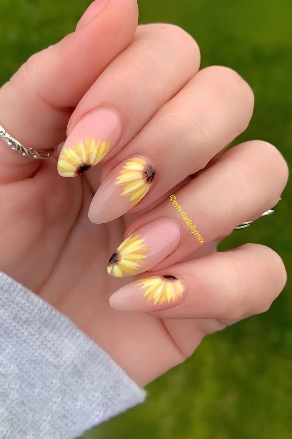 Simple Flower Nail Art