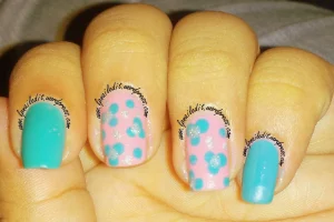 29 Charming Simple Flower Nail Designs