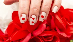 25 Charming Simple Heart Nail 2025 Trend