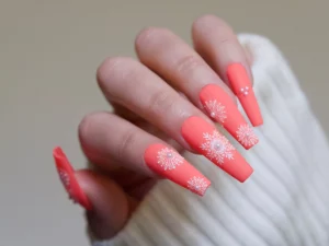 32 Snowflake Crystal Embossed Nails: Winter Elegance