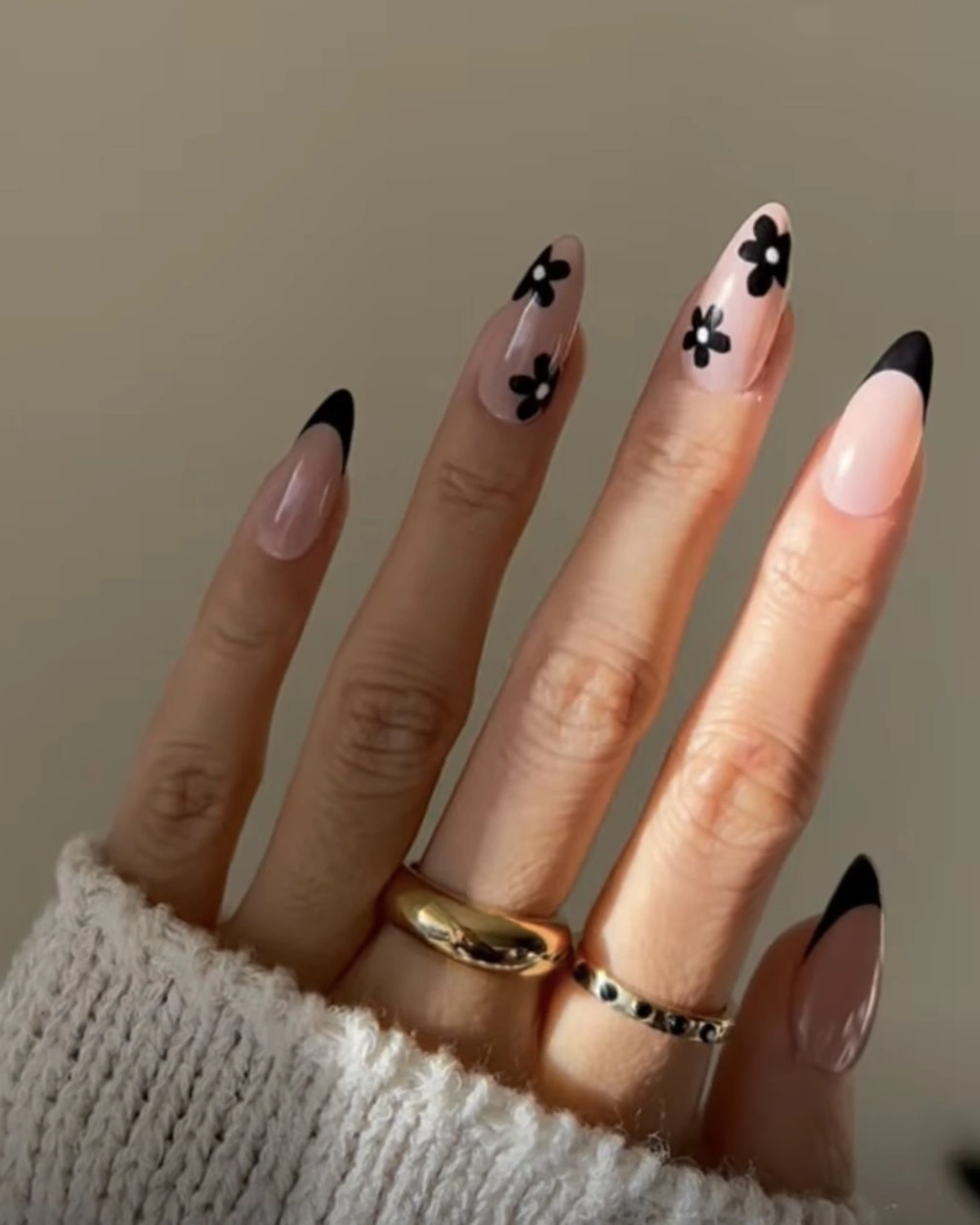 32 Radiant Summer Floral Nails Inspiration 2025: Bloom