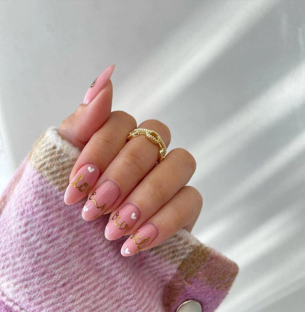 32 Elegant Trendy Almond Nail Designs 2025: Shine On