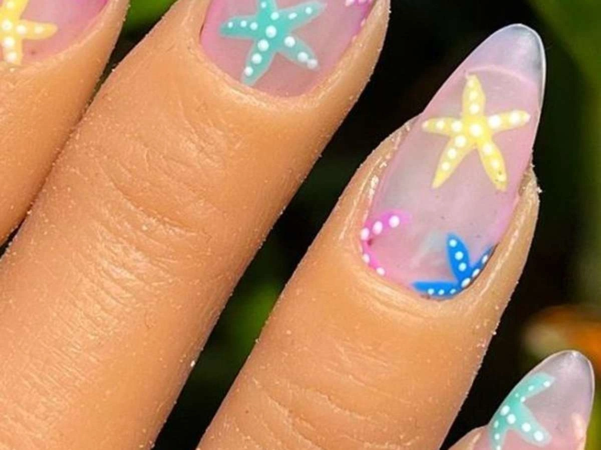16 Oceanic Tropical Sunburst Nails With Coral Glow