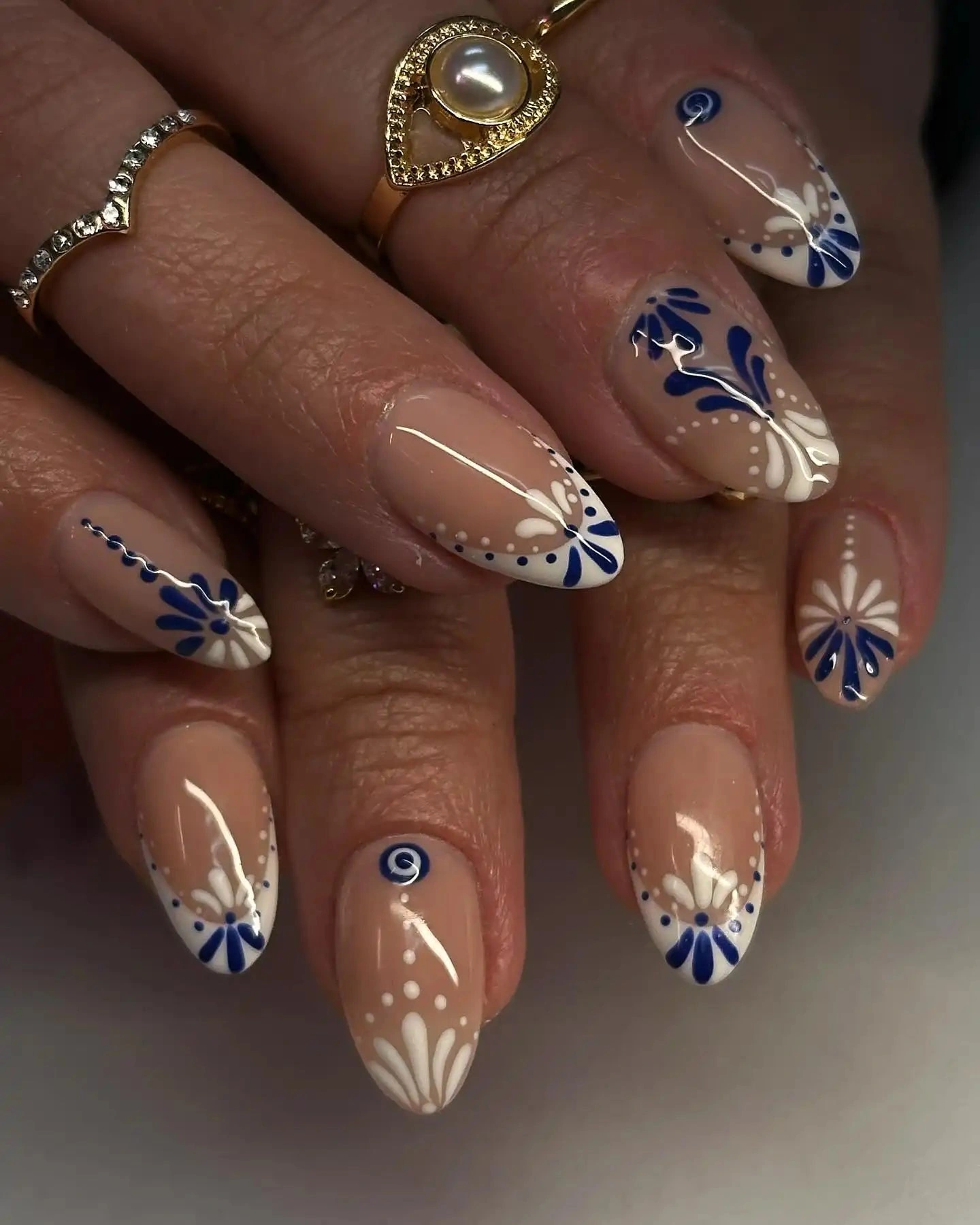 34 Stunning White Nail Art For Winter Glimmer