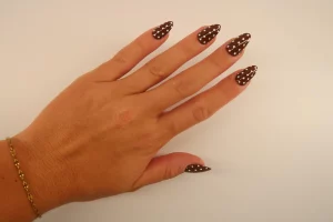 19 Rich Chocolate Bark Nail Art Style: Elegant Aura