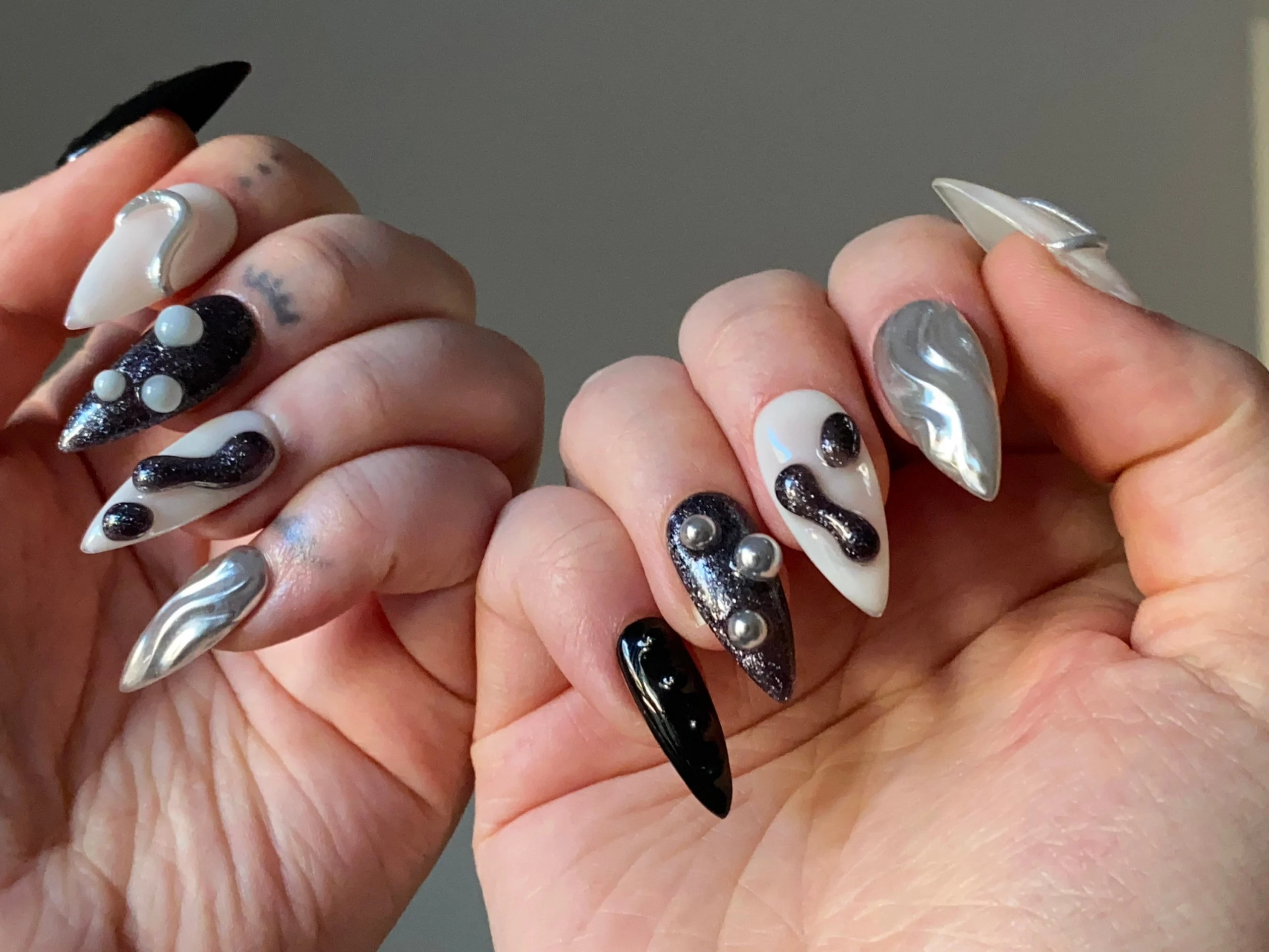 22 Radiant Black Silver 3D Nail Art Design For Shine
