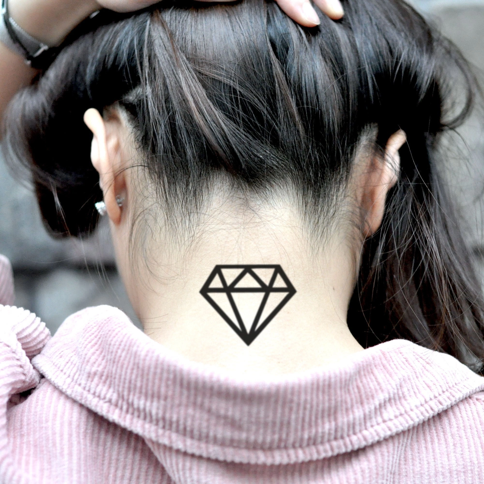 8 Shining Diamond Tattoo On The Neck: Be Bold