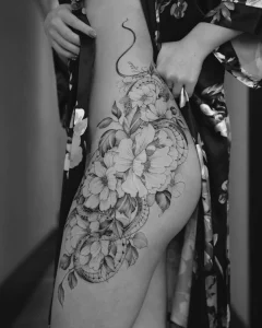19 Stunning Flower Hip And Thigh Tattoos For Bold Women