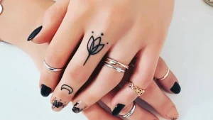 22 Elegant Hand Small Tattoos For Women Trend 2025