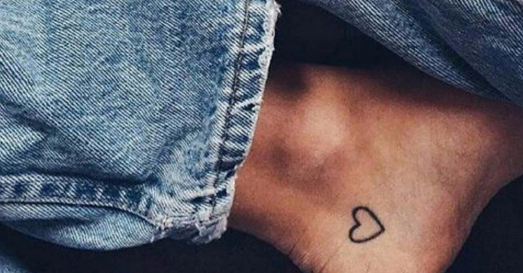 14 Gorgeous Heart Tattoos For The Foot: A Quiet Bold Love