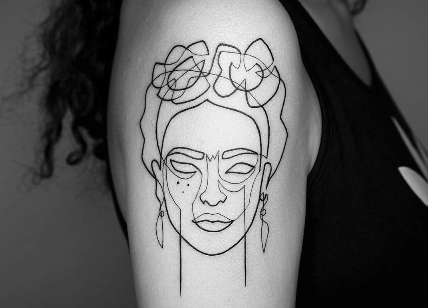 25 Elegant Line Work Tattoos For Women That Wow