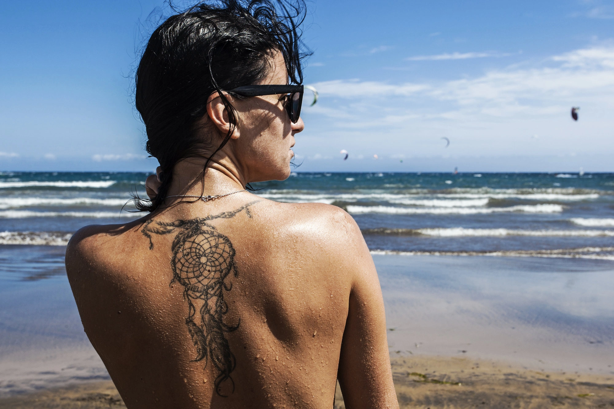 21 Stunning Ocean Spine Tattoos For Females: Pure Wave